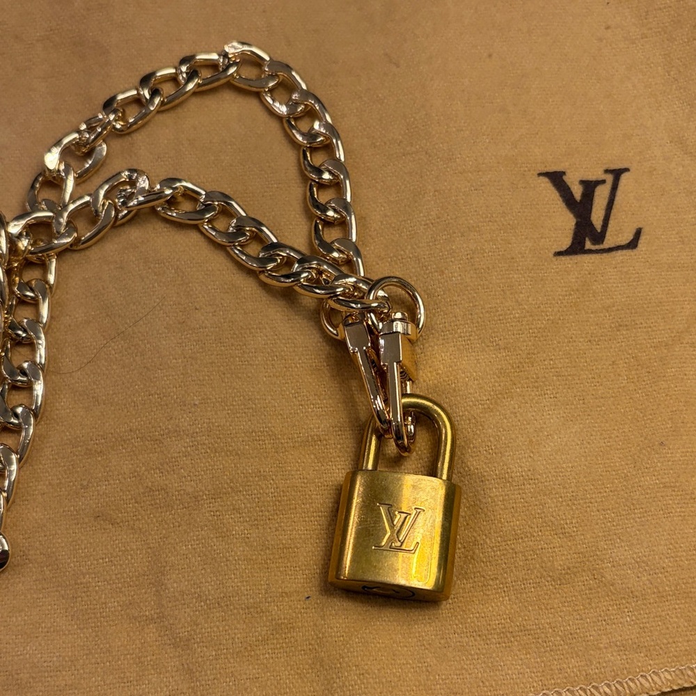 Louis Vuitton Lock on Unbranded Chain Necklace